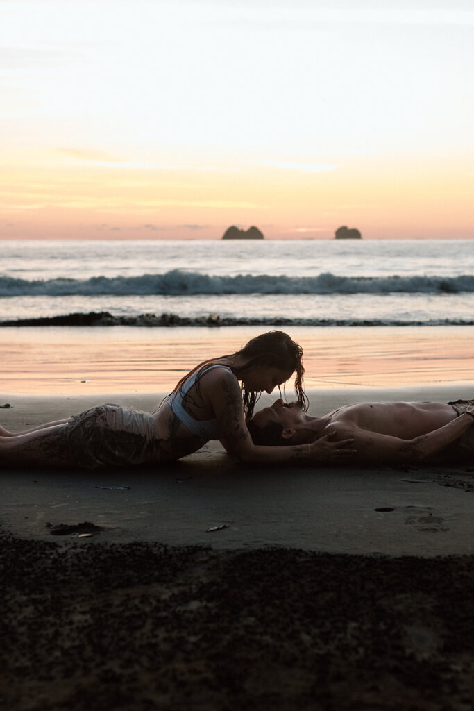 steamy beach couples session couple kissing in uvita costa rica