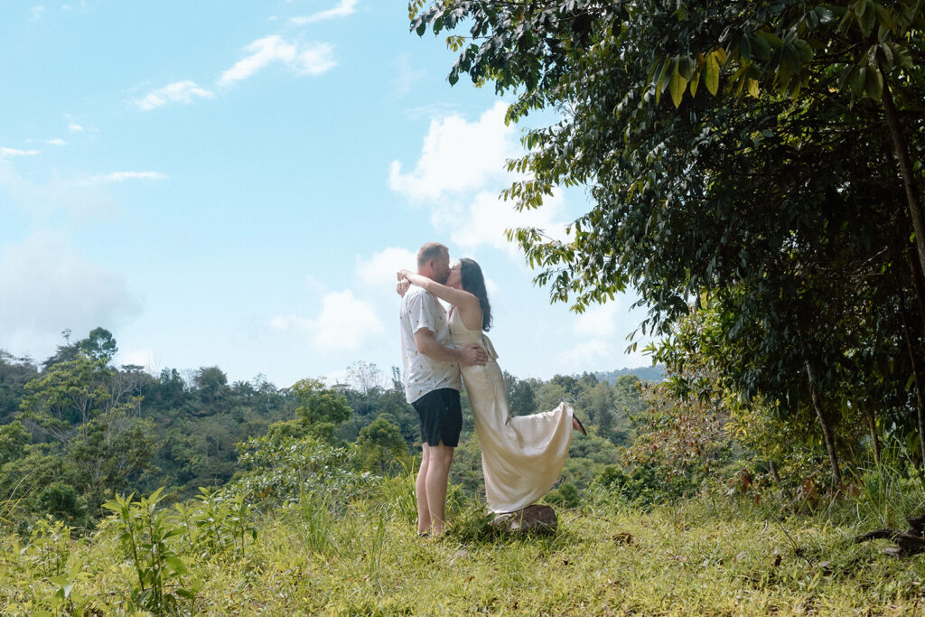 couple kissing in uvita costa rica for adventure elopement