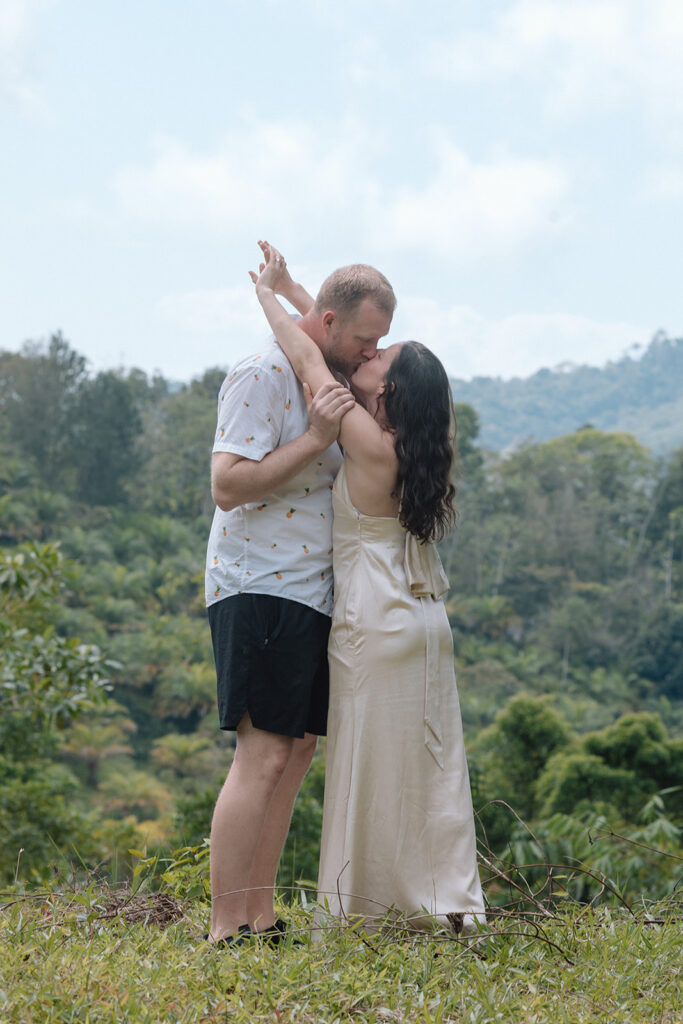 couple kissing in front of uvita mountains