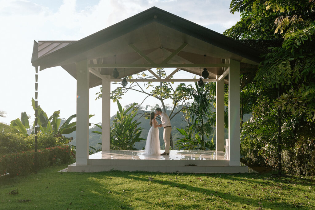 bride and groom kissing in uvita costa rica golden pineapple villas