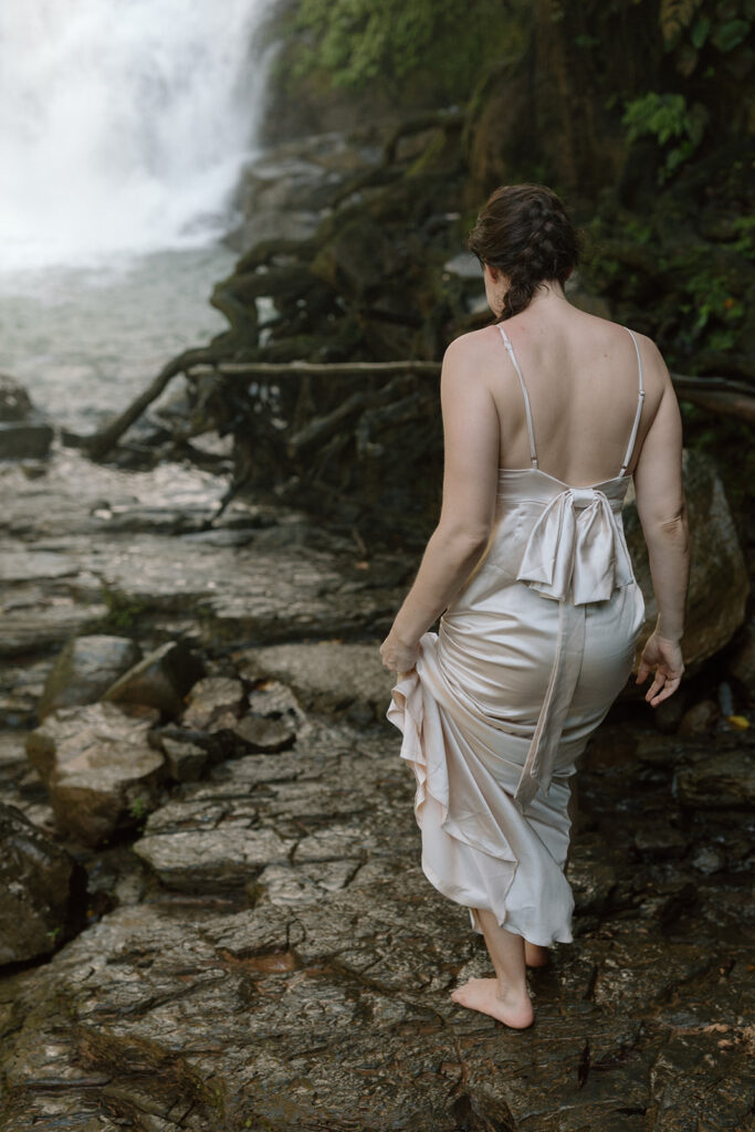 adventure elopement photos in costa rica uvita