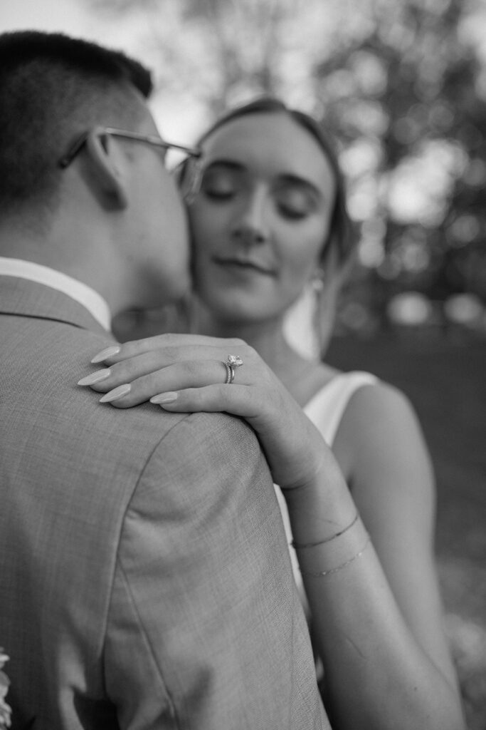 wedding poses for bride and groom