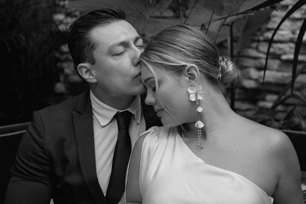 bride and groom pictures in the jungle