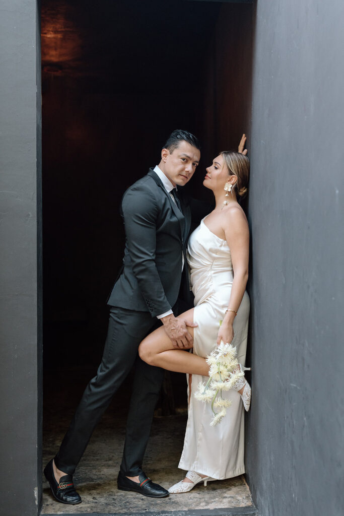 bride and groom pictures in the jungle