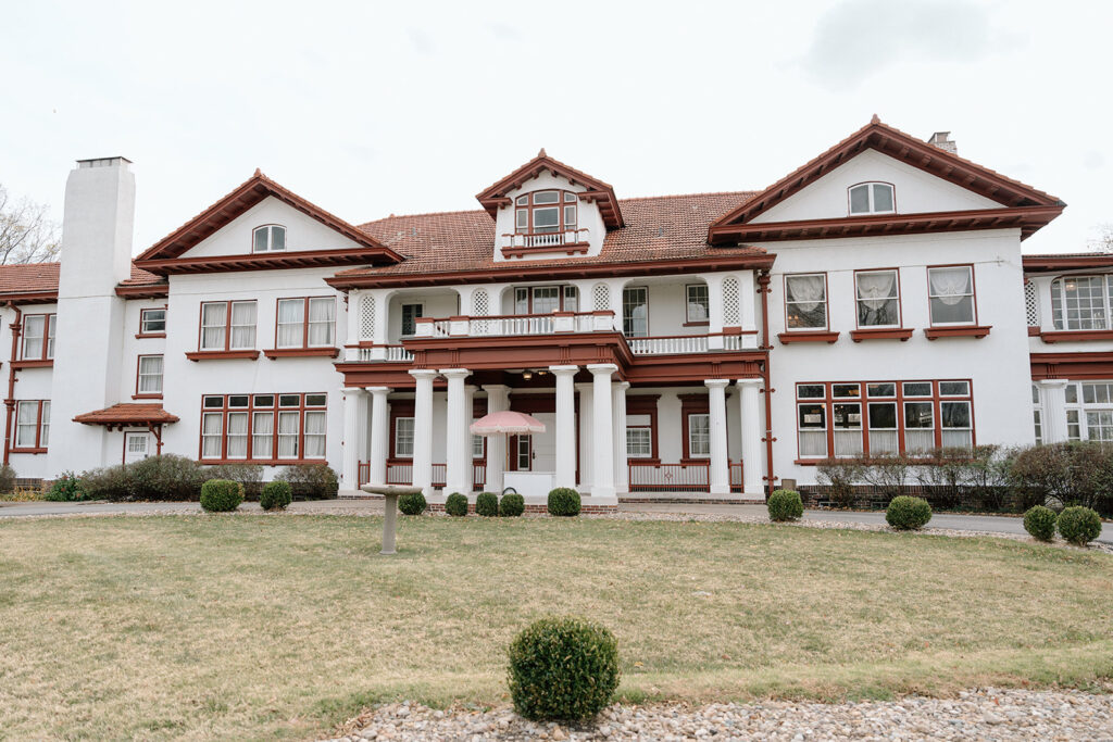The Historic Longview Mansion, a Kansas City wedding venue, with A Fancy Affair cake cart.