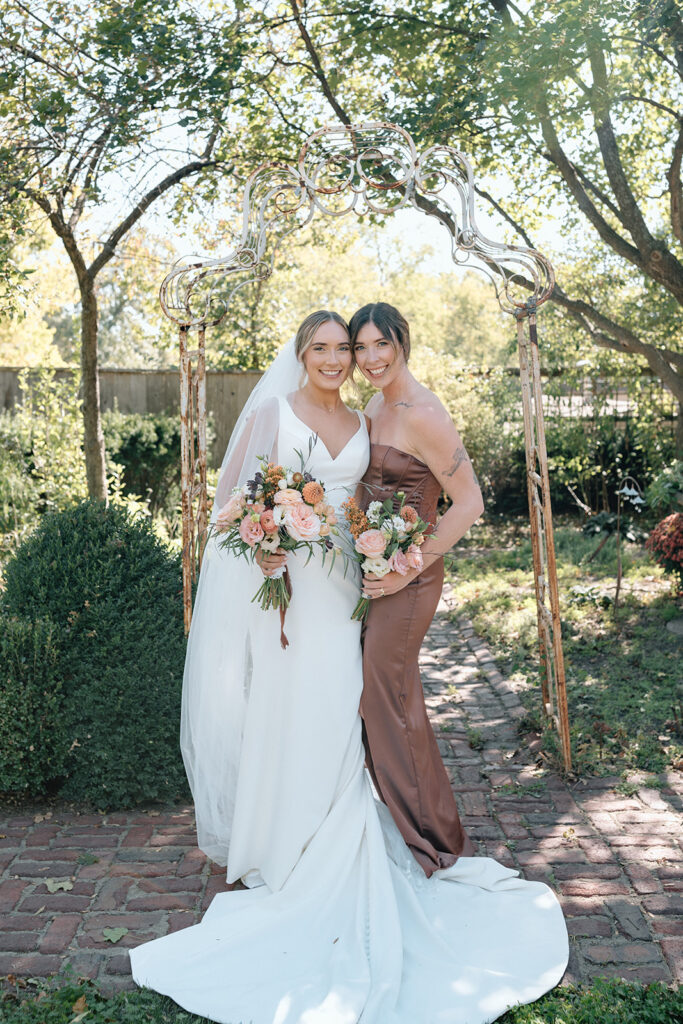 outdoor bridal party photos in Kansas City