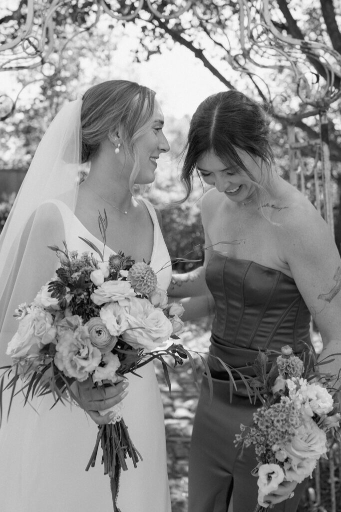 outdoor bridal party photos in Kansas City