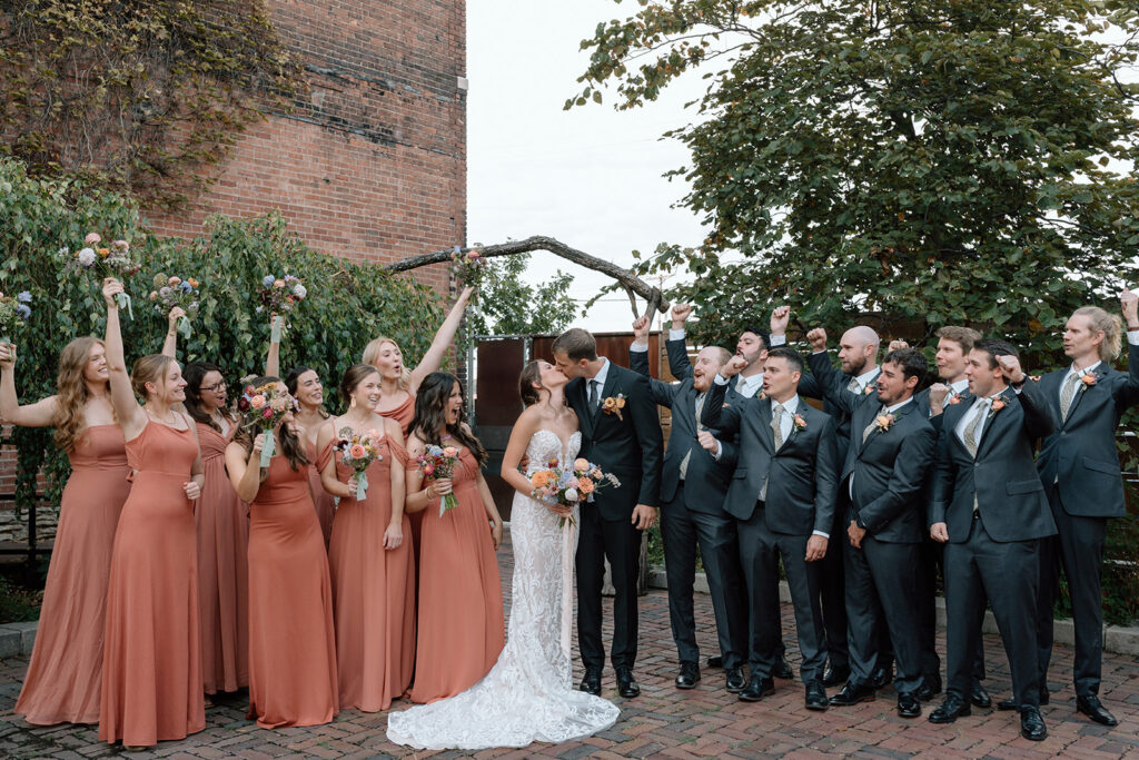 candid wedding party pictures
