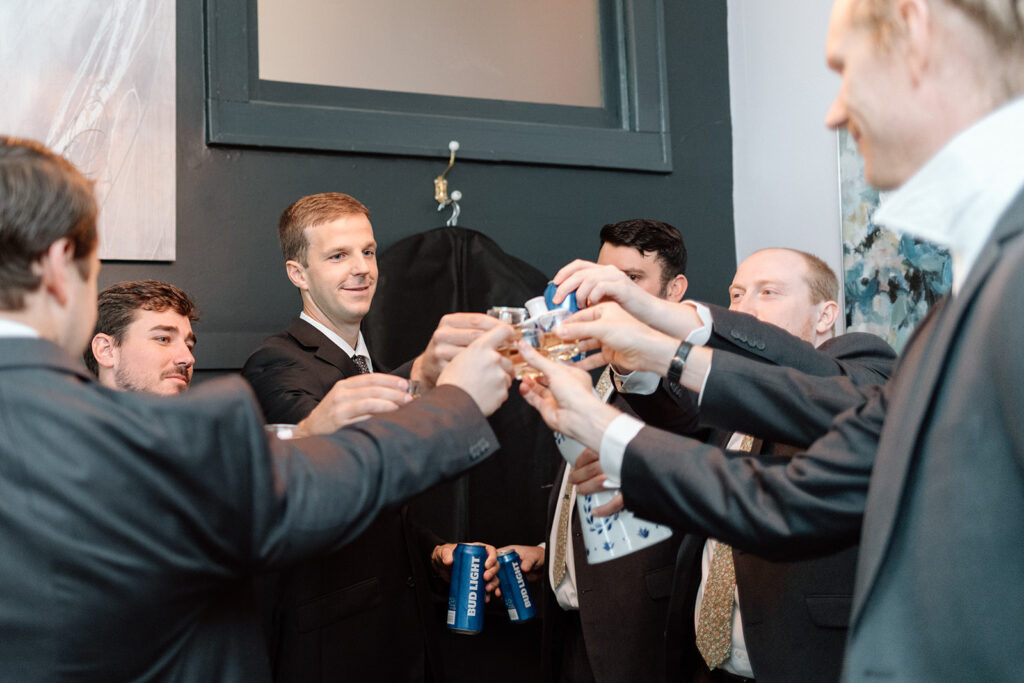 candid wedding party pictures