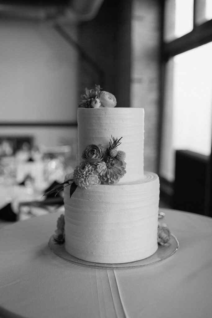 simple wedding cake design by The Pantry in Kansas City with flowers from Solstice Floral Studio