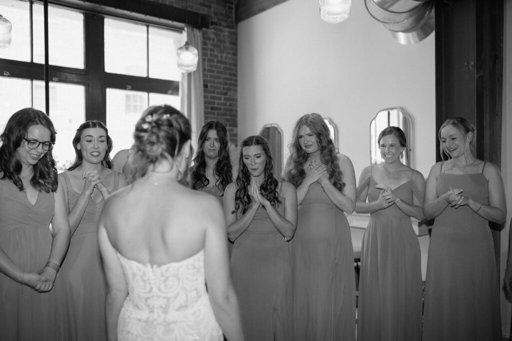 documentary style wedding party pictures