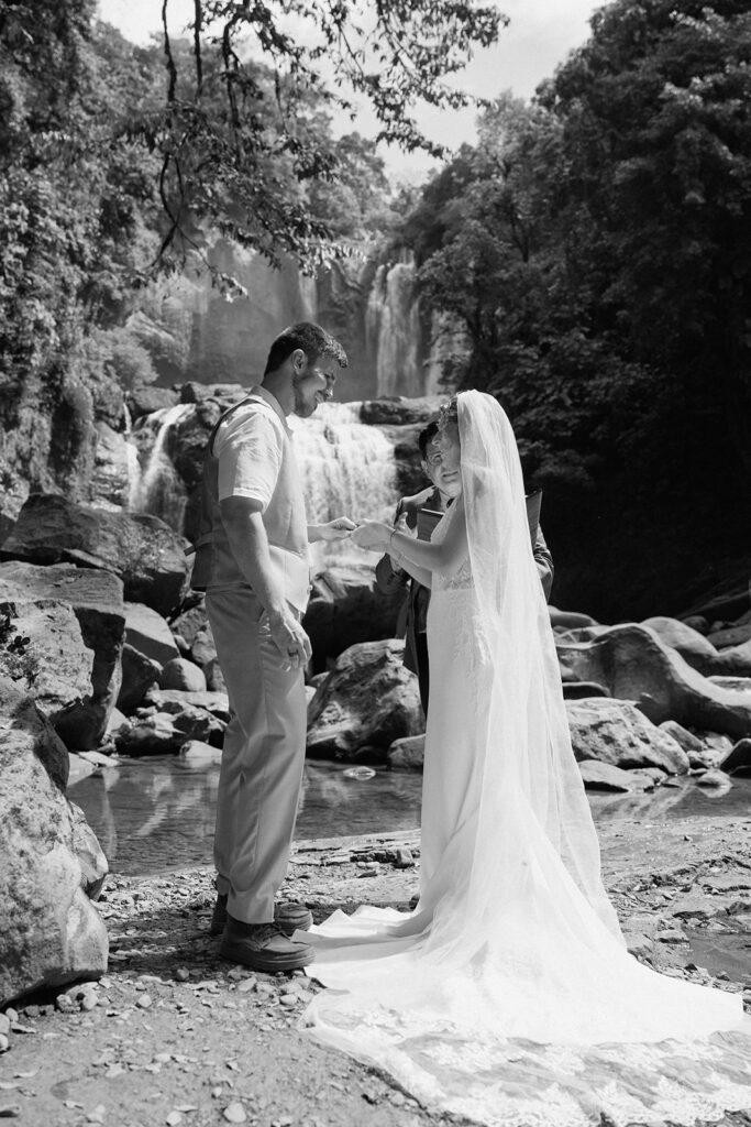 romantic wedding pictures of a couple eloping at Nauyaca Waterfalls